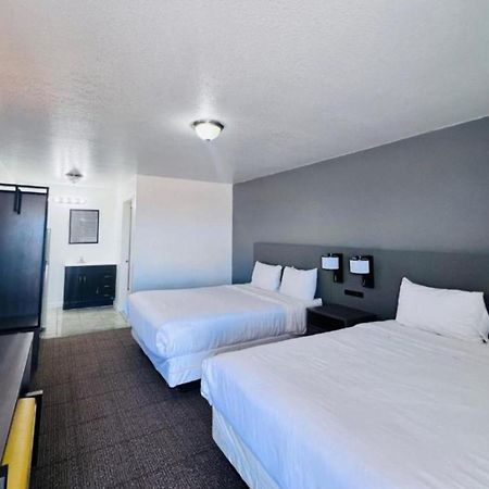 Oyo Garden Inn And Suites Pearsall I-35 East 외부 사진