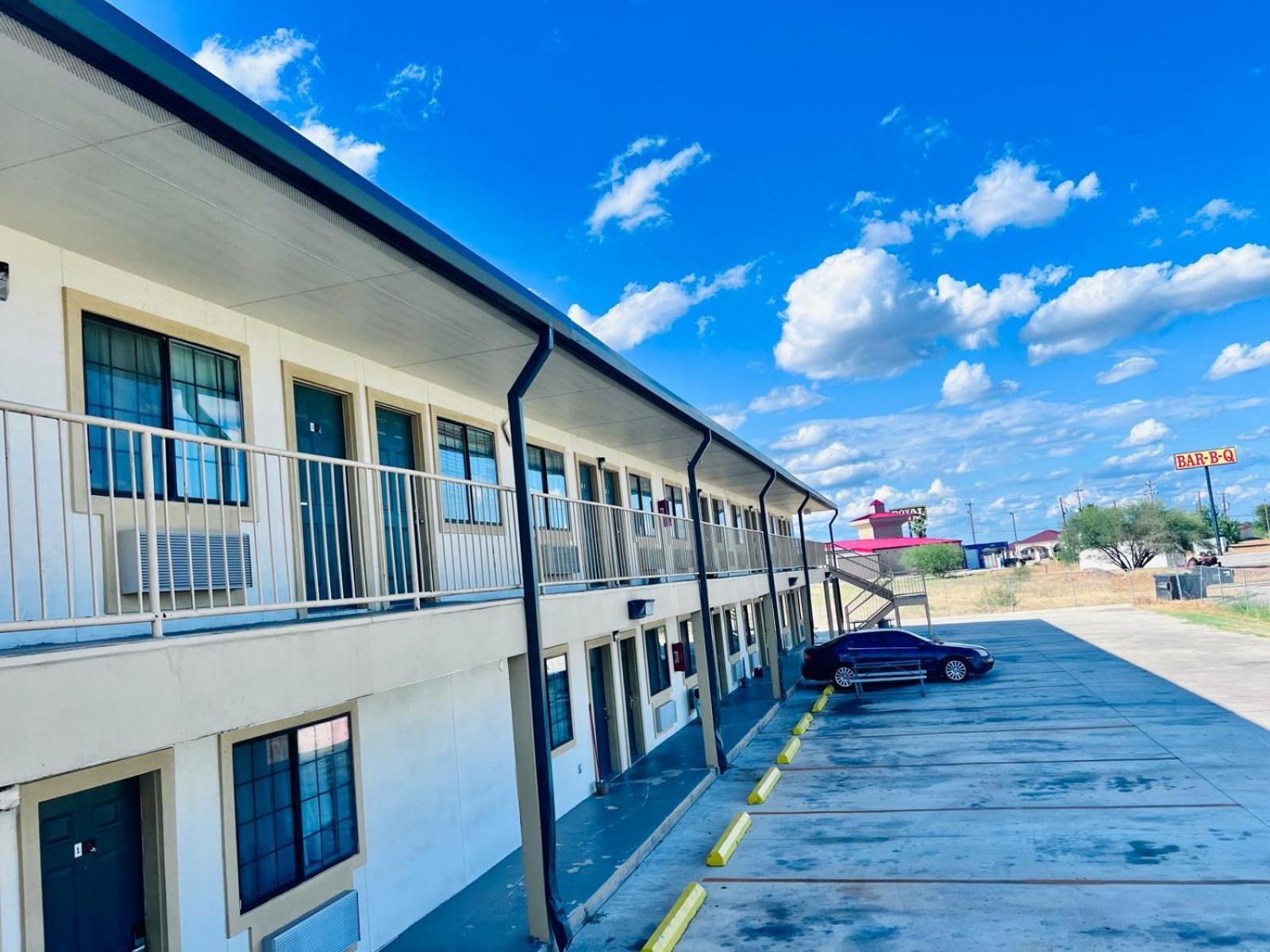 Oyo Garden Inn And Suites Pearsall I-35 East 외부 사진